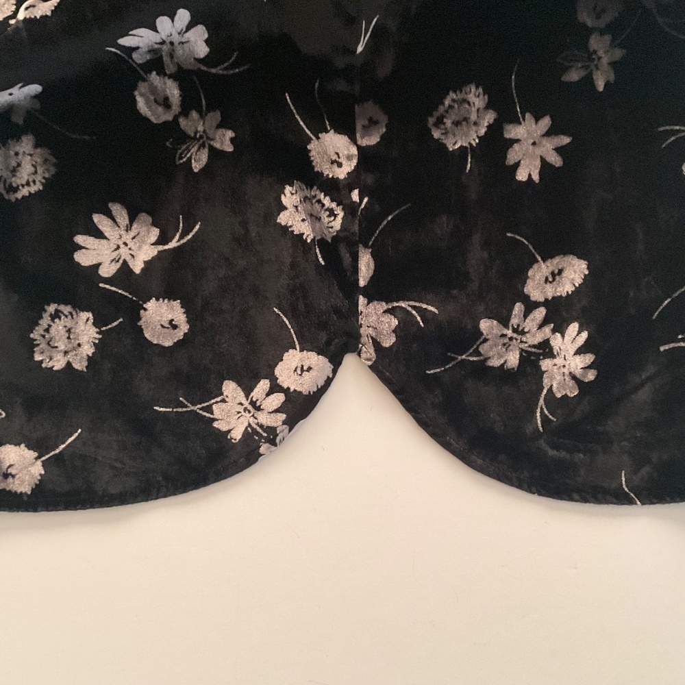 Pilcro Keira Velvet Blouse Sz M Black Floral Dark Romantic Victorian Boho Whimsi - Picture 11 of 13